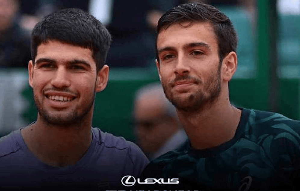 在他的社交 在他的社交